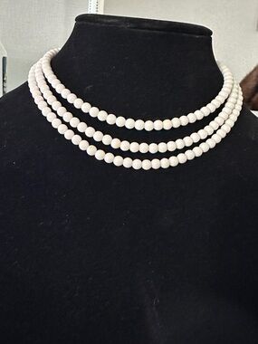 Vintage Japan 3-Strand White Bead Choker Necklace Center Drop 15-18"